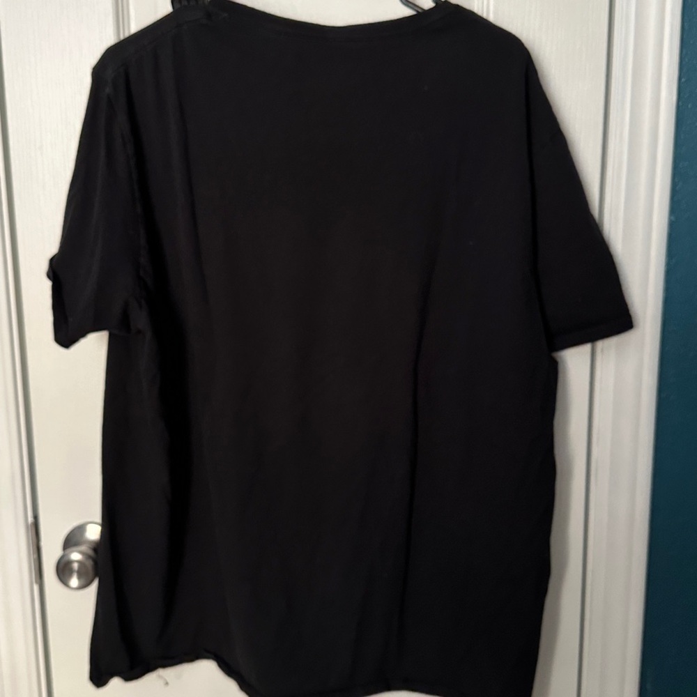 NETFLIX STRANGER THINGS - Black T-Shirt Hellfire Club - Picture 3 of 3